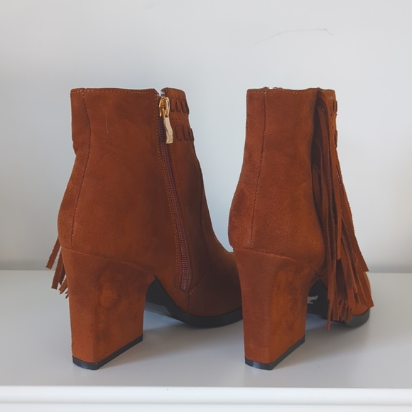 NEVER WORN Brown Fringe Ankle Boot - Picture 2 of 4